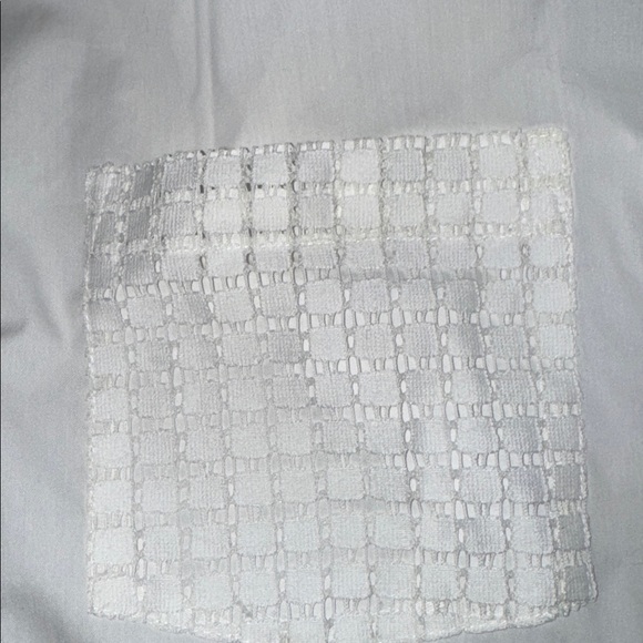 Chic White DKNY Short-Sleeve Top with Sheer Grid Accents - Size M - Picture 3 of 9